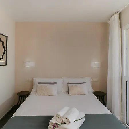 Apartamentos Malagueta Urban Beach Malaga Exterior photo